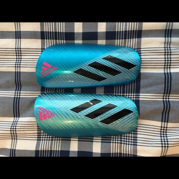 Brand New In Box Adidas Shin Guards - Picture 1 of 6